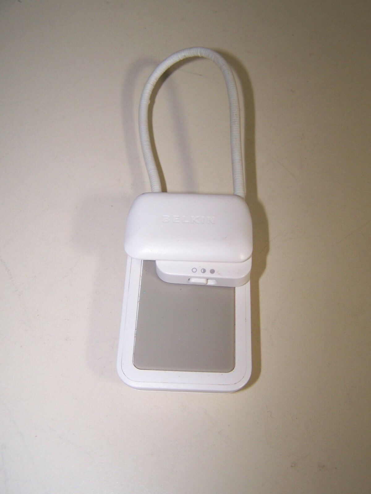 Belkin Kindle Booklight F5l073 White With Batteries Adjustable Thickness Clamp